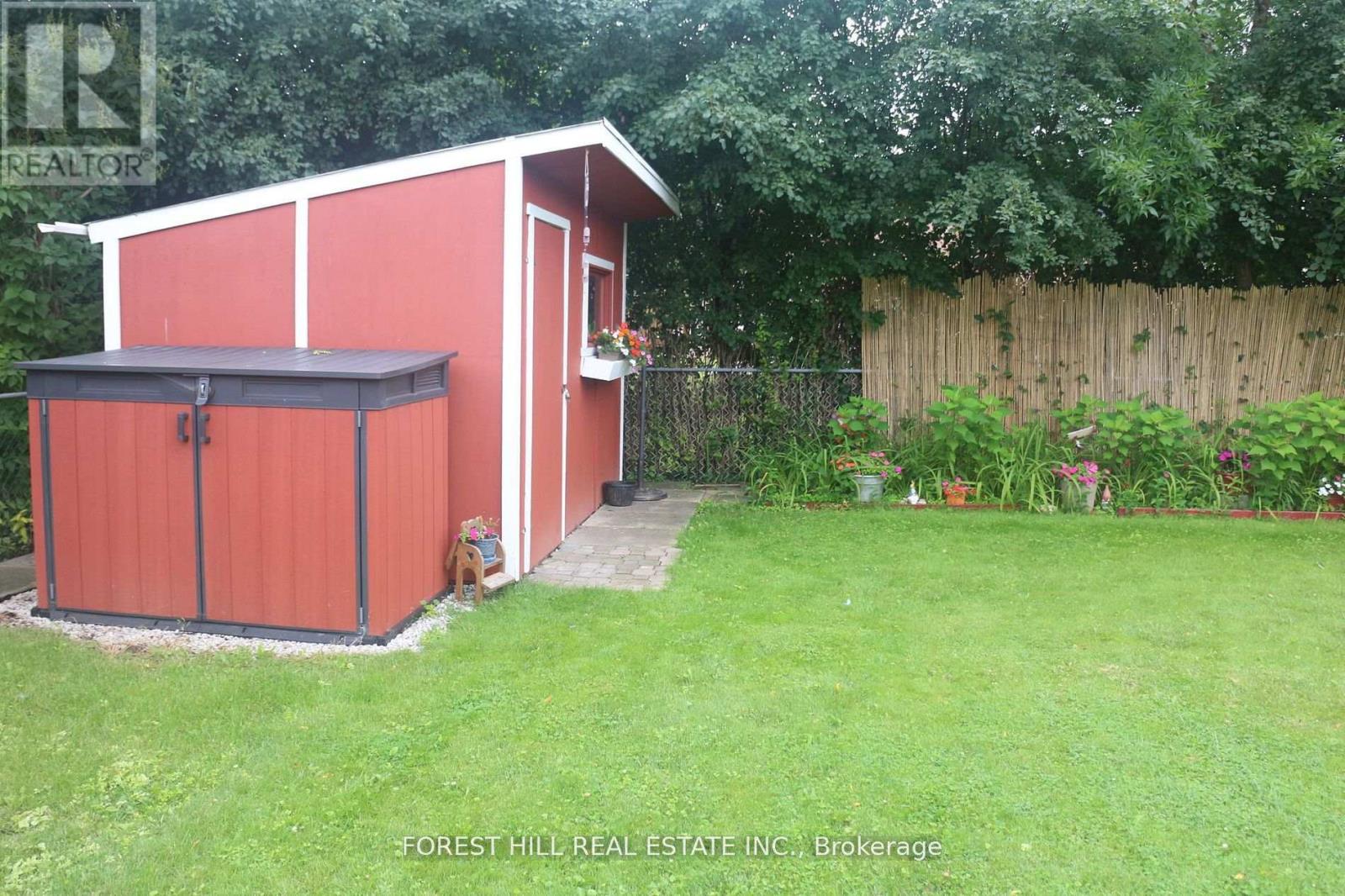 130 Verobeach Boulevard, Toronto, Ontario  M9M 1R1 - Photo 19 - W12605004