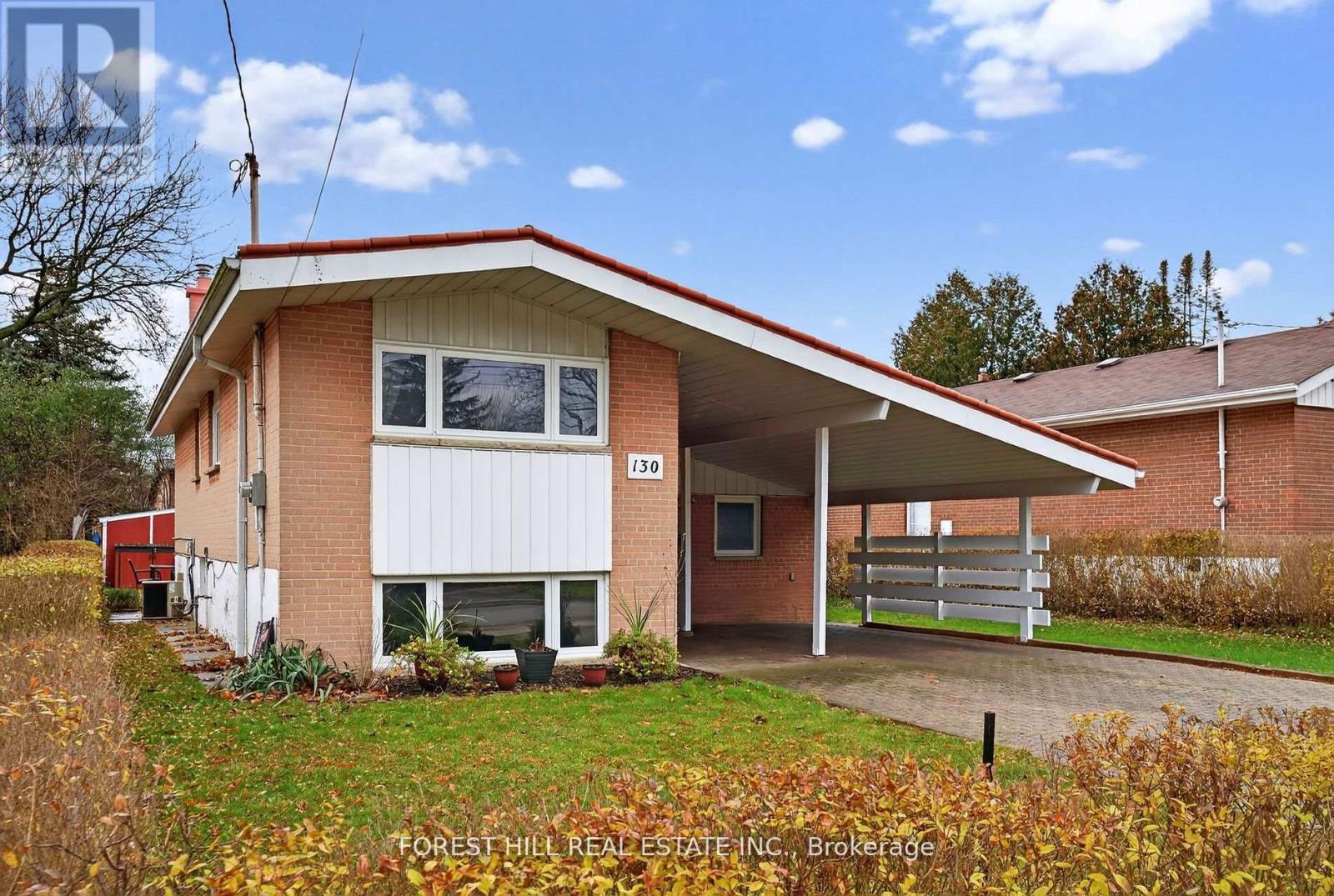 130 Verobeach Boulevard, Toronto, Ontario  M9M 1R1 - Photo 2 - W12605004