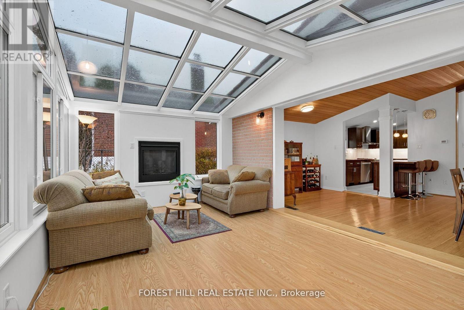 130 Verobeach Boulevard, Toronto, Ontario  M9M 1R1 - Photo 6 - W12605004