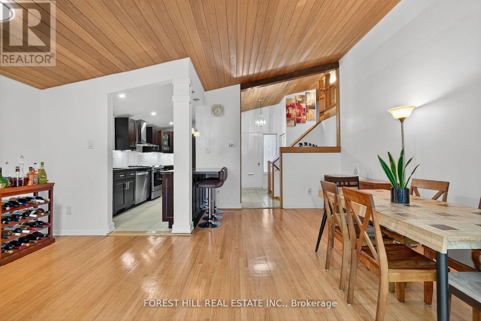 130 Verobeach Boulevard, Toronto, Ontario  M9M 1R1 - Photo 8 - W12605004