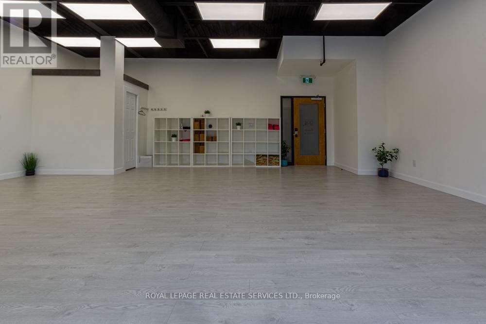 207 - 3475 Rebecca Street, Oakville, Ontario  L6L 6X9 - Photo 3 - W12605020