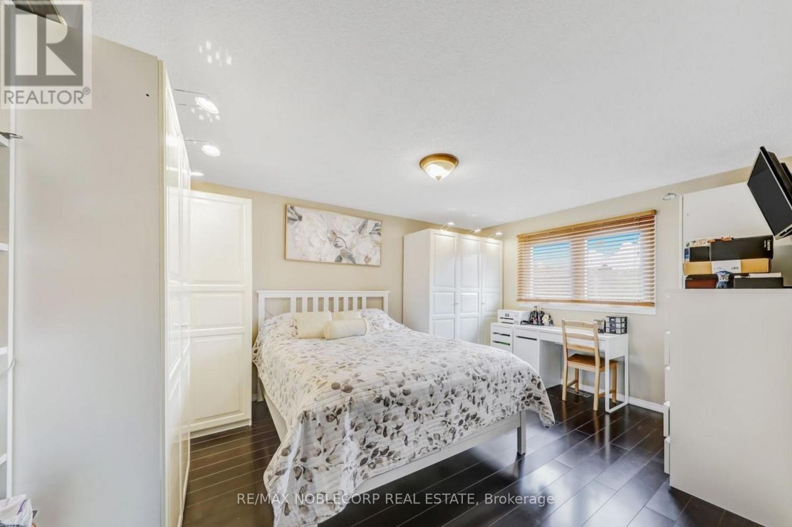 30 Mayberry Court, Brampton, Ontario  L6S 5B2 - Photo 14 - W12605022