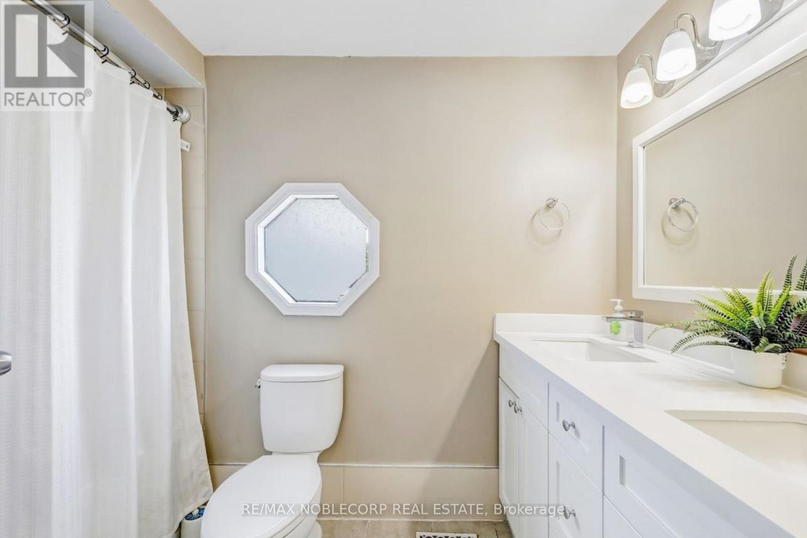 30 Mayberry Court, Brampton, Ontario  L6S 5B2 - Photo 20 - W12605022