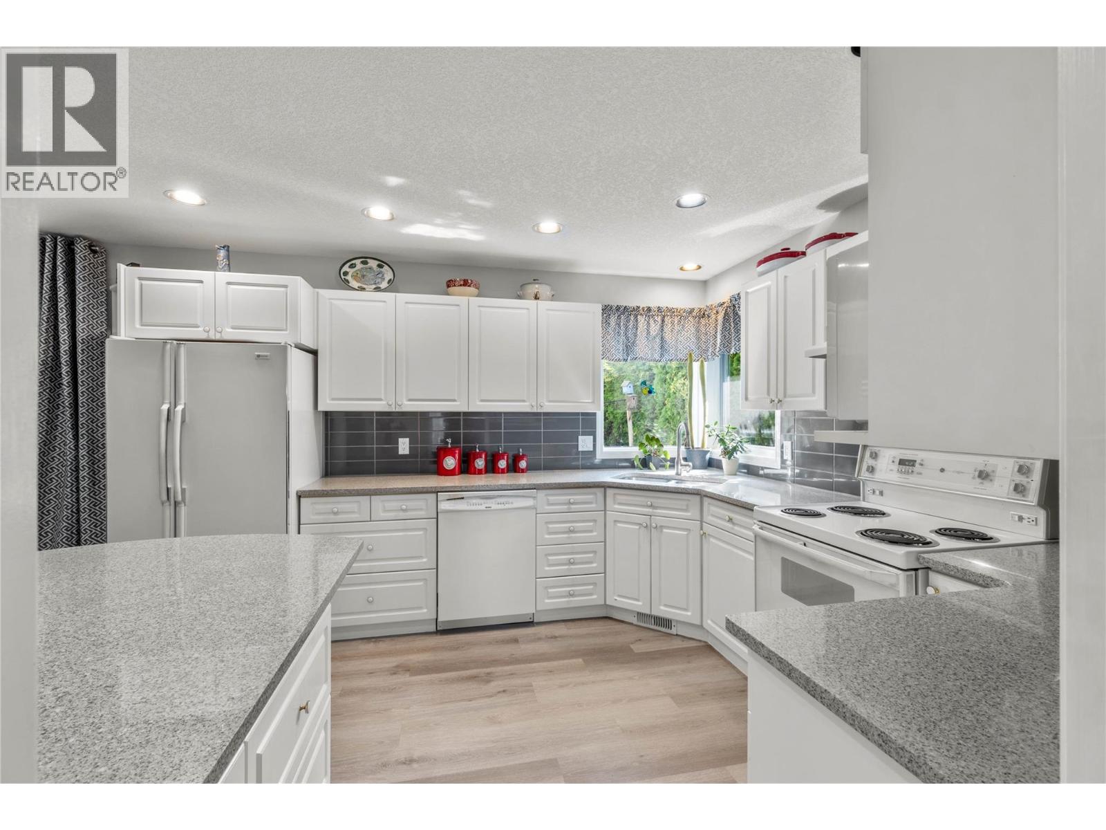 1869 Mckinley Court, Kamloops, British Columbia  V2E 2L9 - Photo 10 - 10370696