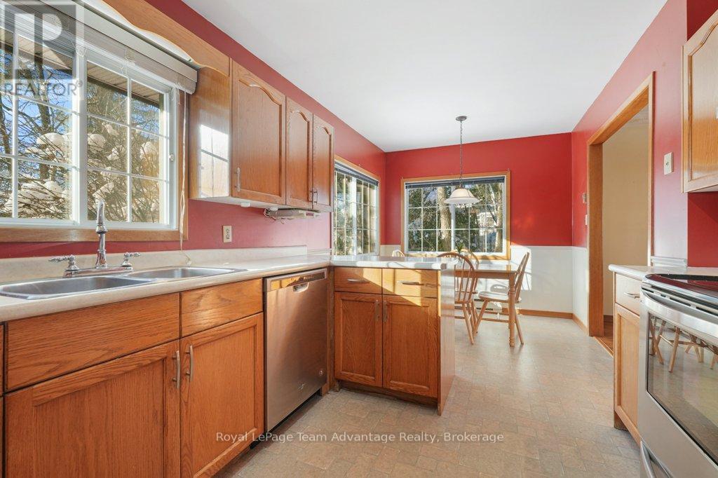 22 Virginia Heights, Parry Sound, Ontario  P2A 3A8 - Photo 5 - X12605056