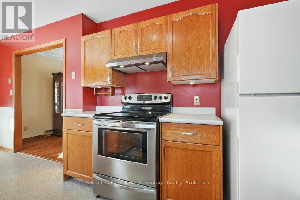 22 Virginia Heights, Parry Sound, Ontario  P2A 3A8 - Photo 8 - X12605056