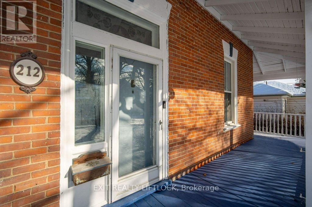 212 Barnardo Avenue, Peterborough, Ontario  K9H 5V7 - Photo 3 - X12605256