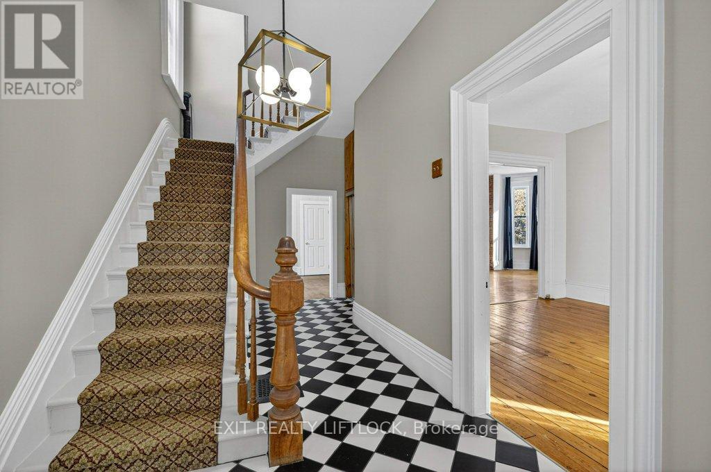 212 Barnardo Avenue, Peterborough, Ontario  K9H 5V7 - Photo 5 - X12605256