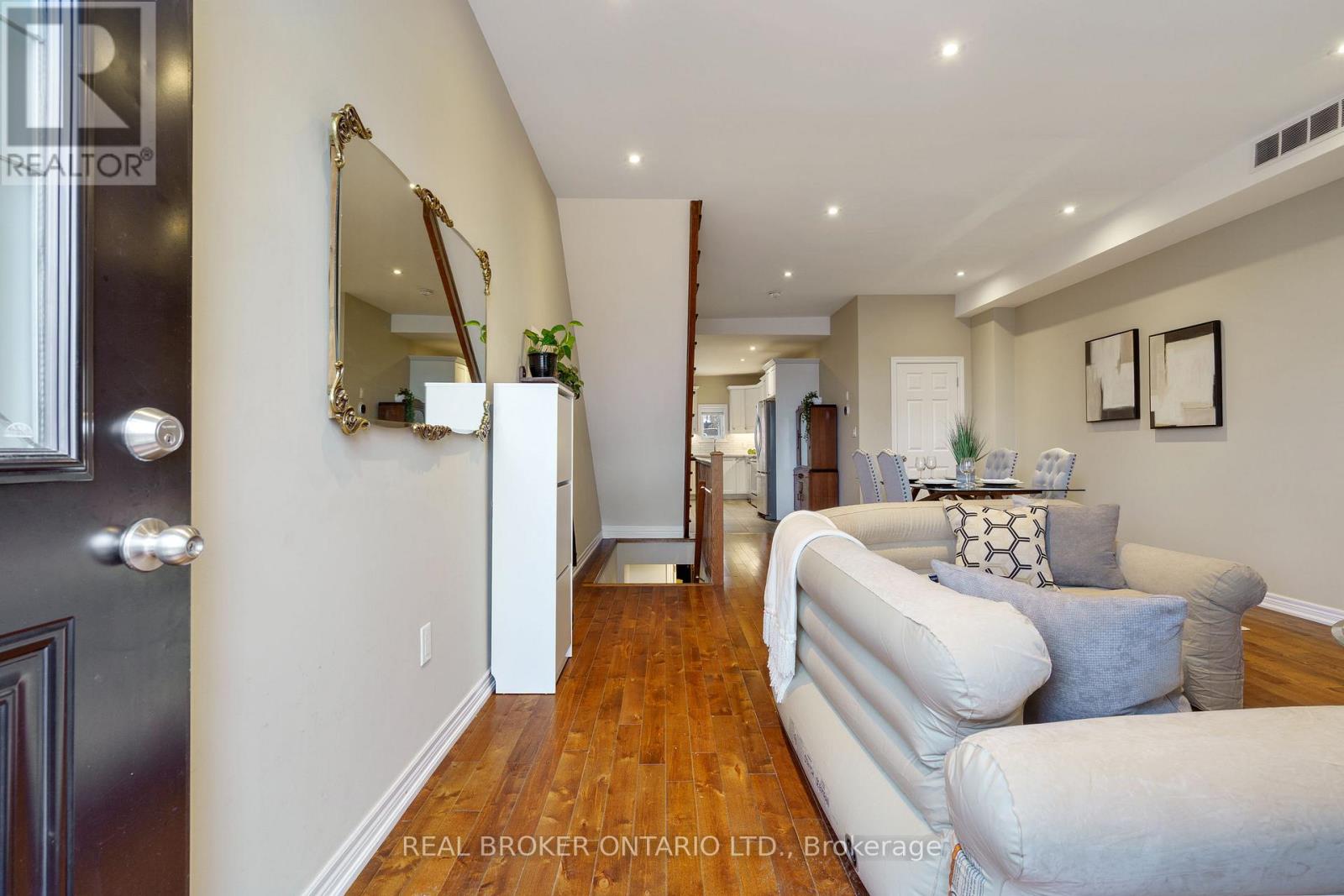 232 Wellington Street N, Hamilton, Ontario  L8L 5A8 - Photo 3 - X12604916