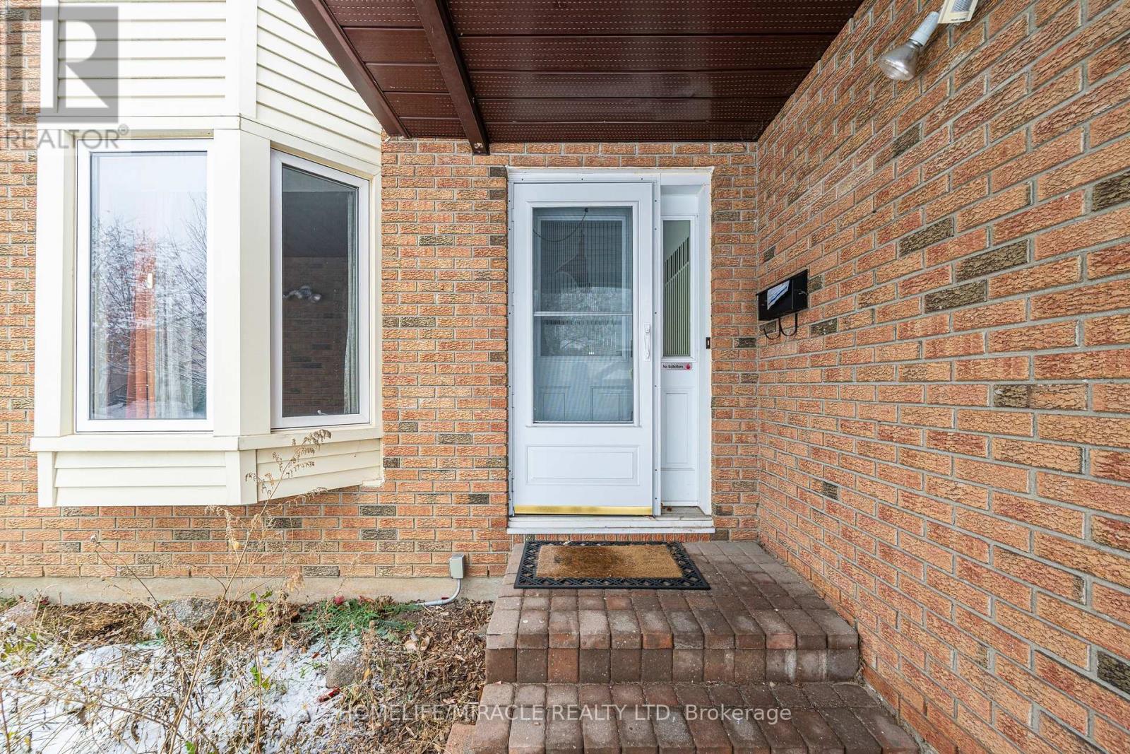 1799 Bromont Way, Ottawa, Ontario  K1C 5H9 - Photo 4 - X12605000