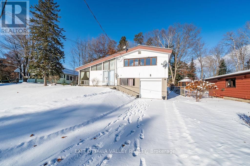 3 NEWTON CRESCENT, Deep River, Ontario