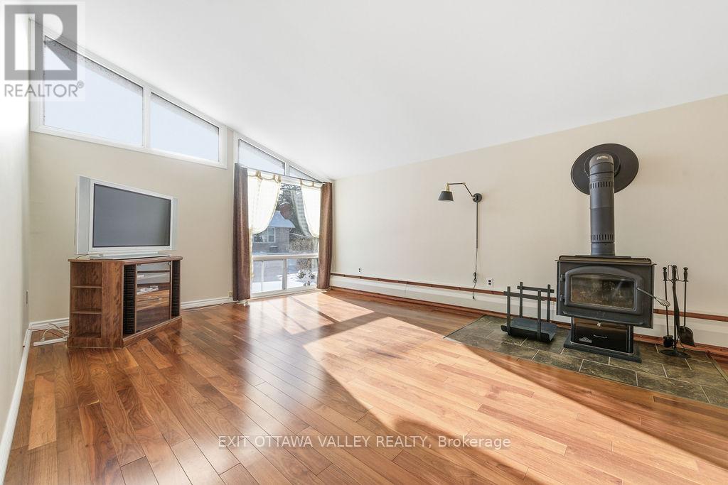 3 Newton Crescent, Deep River, Ontario  K0J 1P0 - Photo 11 - X12605238