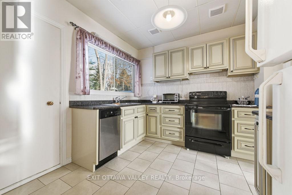 3 Newton Crescent, Deep River, Ontario  K0J 1P0 - Photo 12 - X12605238