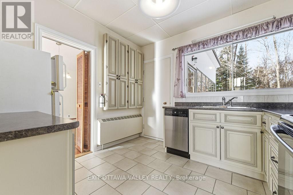 3 Newton Crescent, Deep River, Ontario  K0J 1P0 - Photo 15 - X12605238