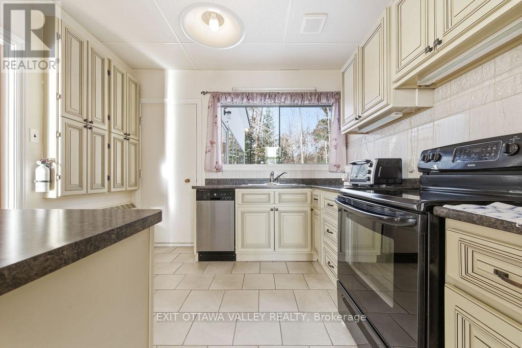 3 Newton Crescent, Deep River, Ontario  K0J 1P0 - Photo 16 - X12605238