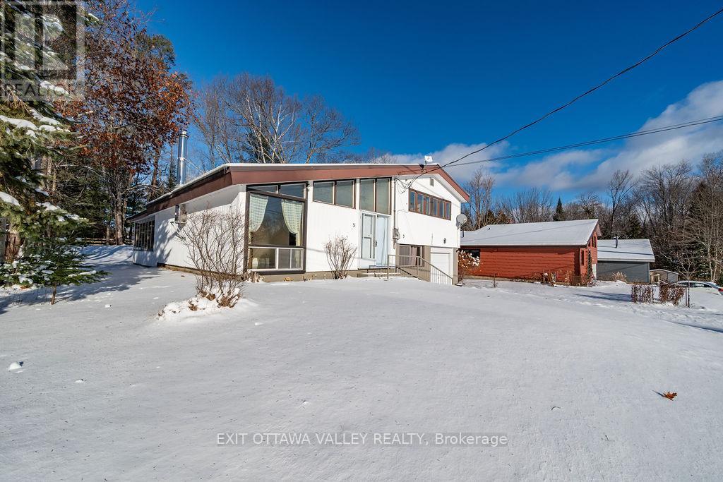 3 Newton Crescent, Deep River, Ontario  K0J 1P0 - Photo 3 - X12605238