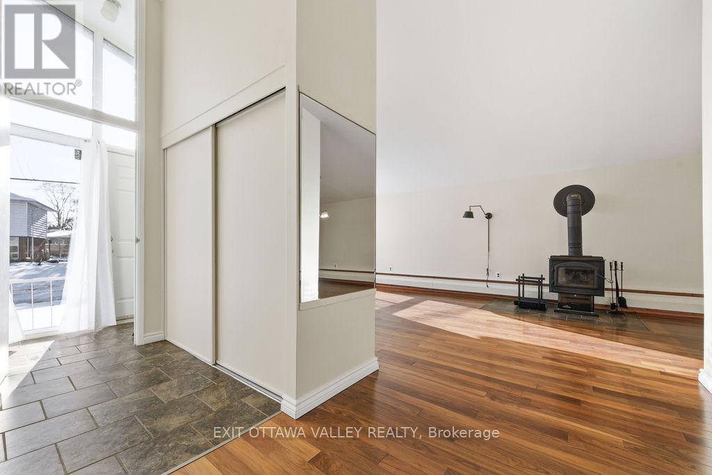 3 Newton Crescent, Deep River, Ontario  K0J 1P0 - Photo 6 - X12605238