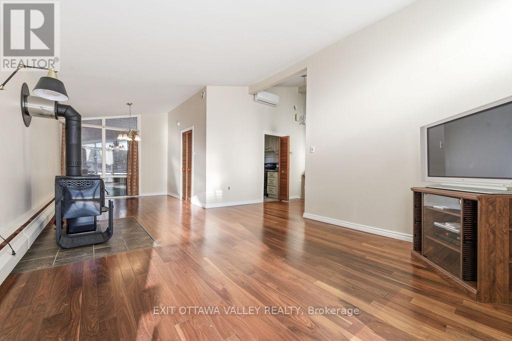 3 Newton Crescent, Deep River, Ontario  K0J 1P0 - Photo 8 - X12605238