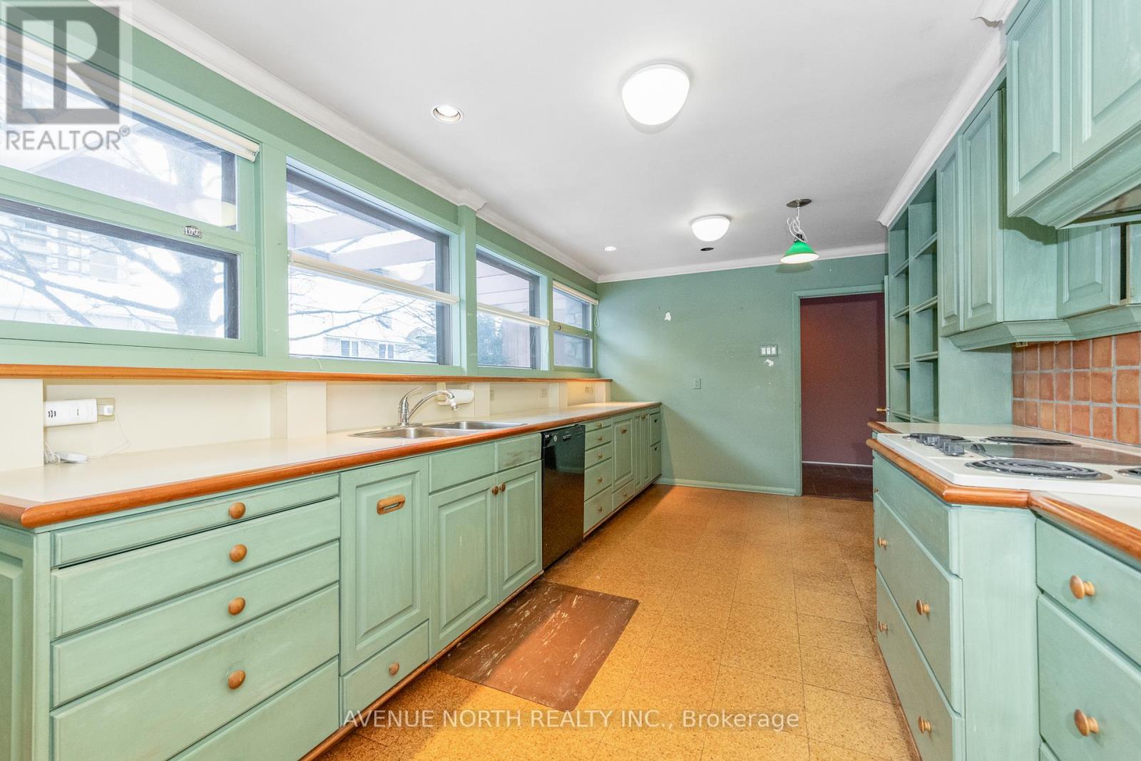 201 Latchford Road, Ottawa, Ontario  K1Z 5W1 - Photo 11 - X12605236