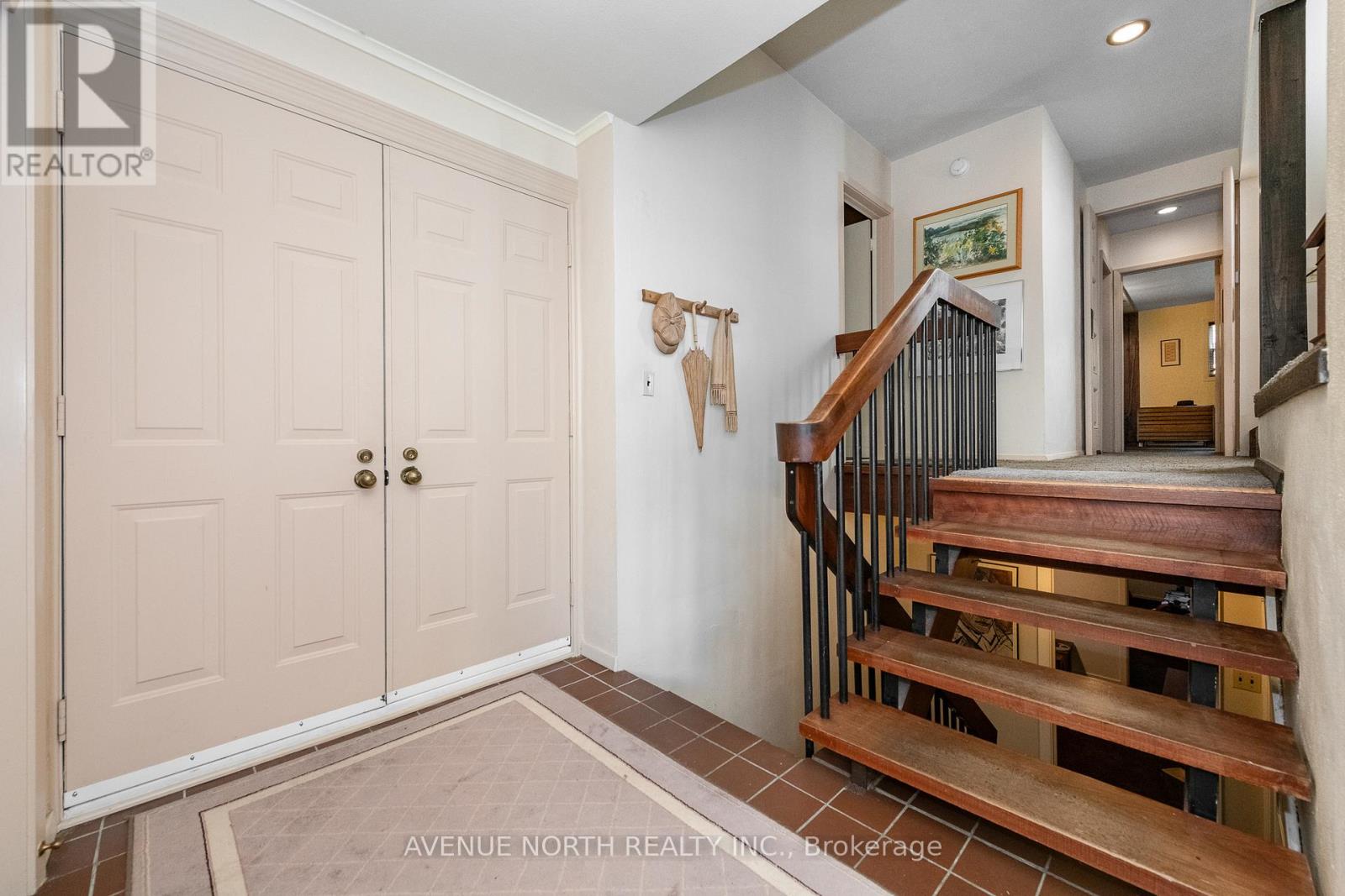 201 Latchford Road, Ottawa, Ontario  K1Z 5W1 - Photo 5 - X12605236