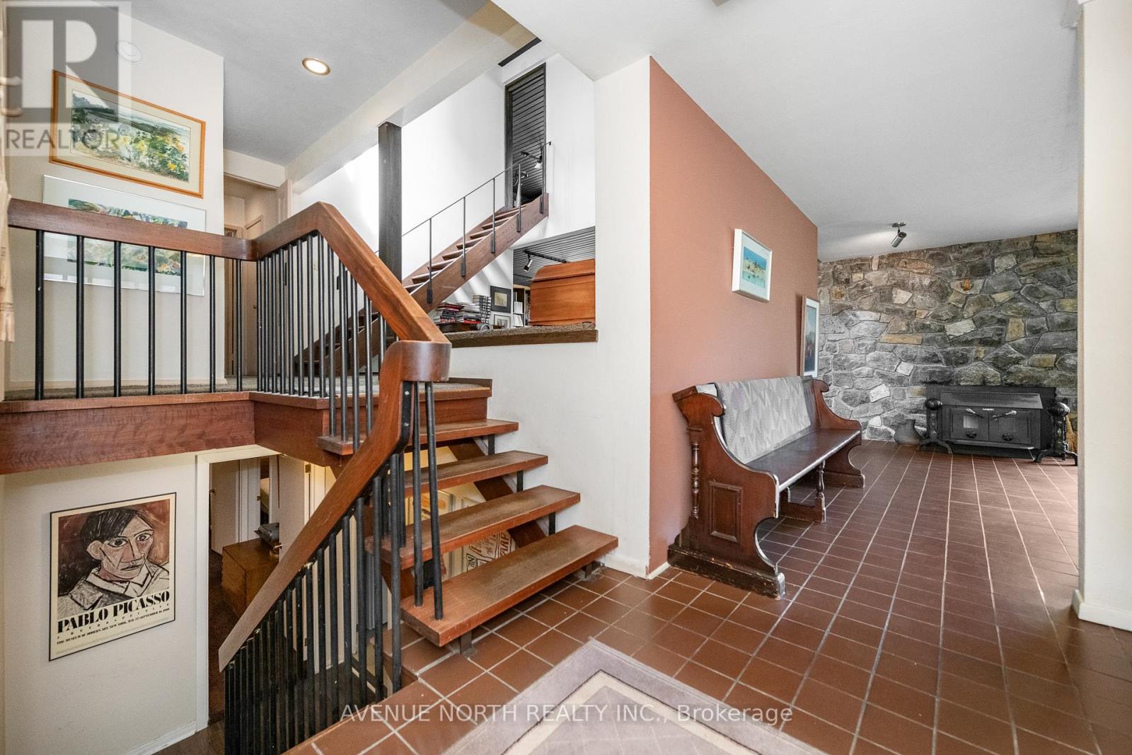 201 Latchford Road, Ottawa, Ontario  K1Z 5W1 - Photo 6 - X12605236