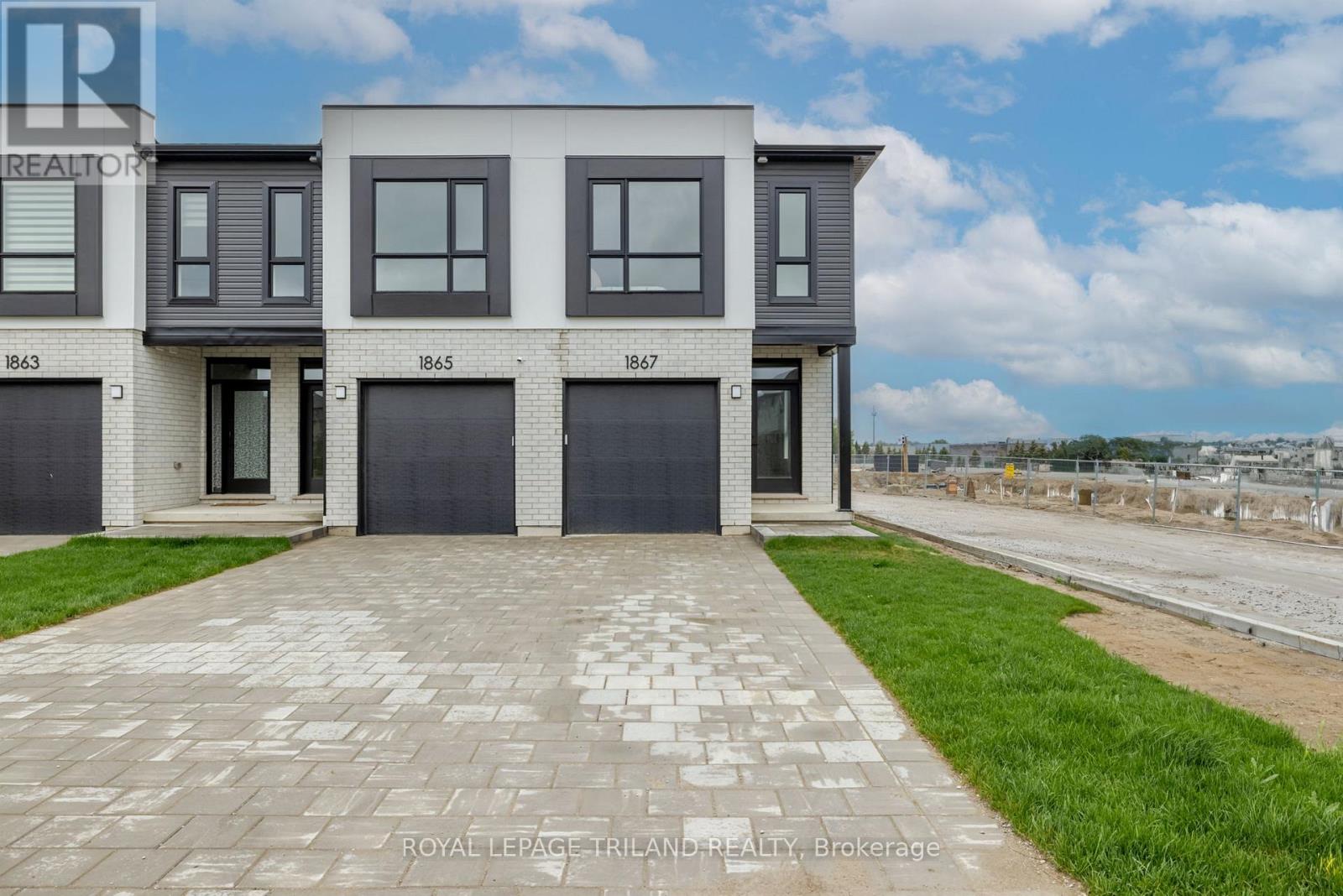 1867 Dalmagarry Road, London North, Ontario  N6G 0A6 - Photo 3 - X12605224