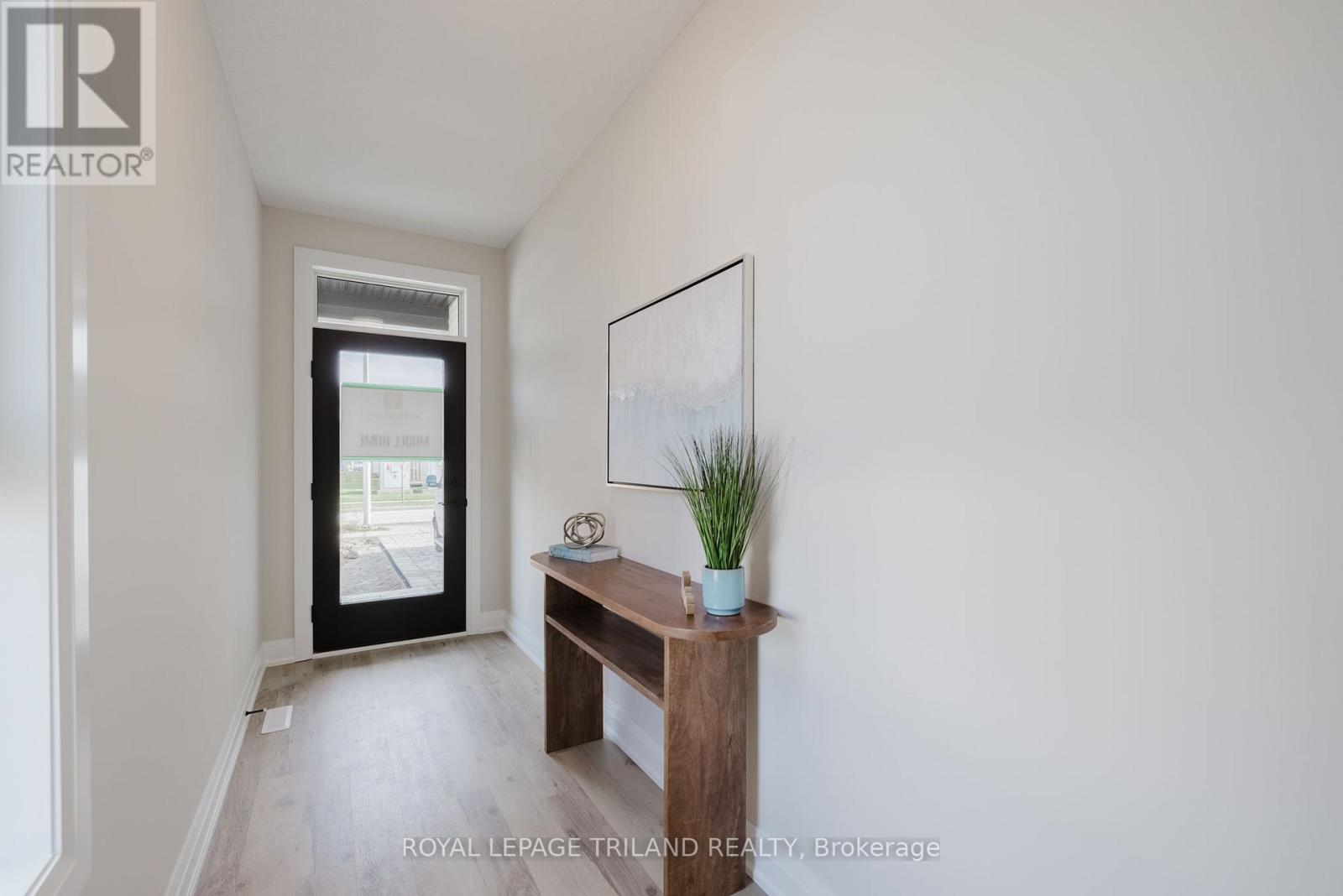 1867 Dalmagarry Road, London North, Ontario  N6G 0A6 - Photo 4 - X12605224