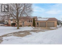 18 HAWTHORN CRESCENT, North Middlesex, Ontario