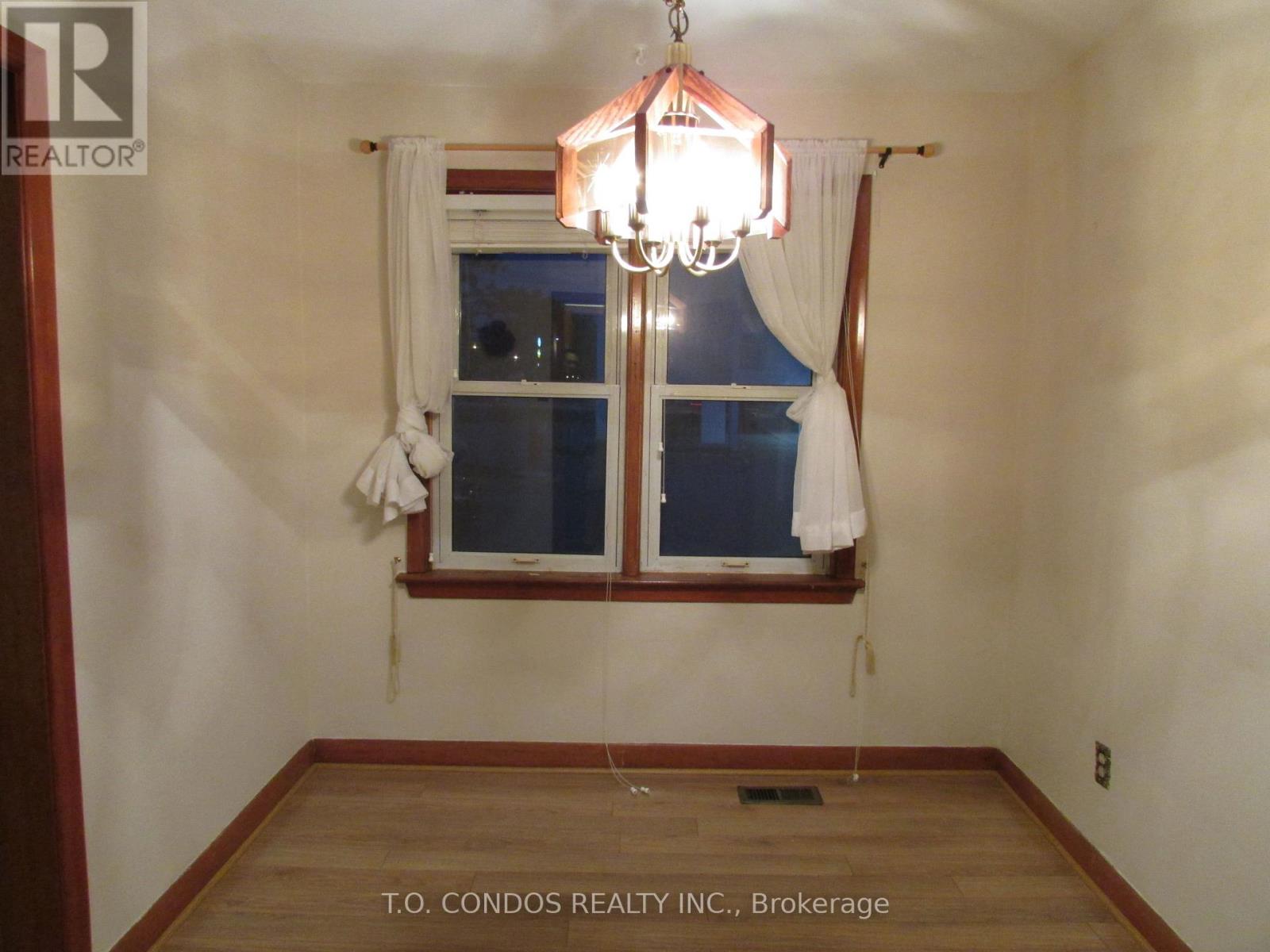 21 Black Creek Boulevard, Toronto, Ontario  M6N 2K6 - Photo 11 - W12596226