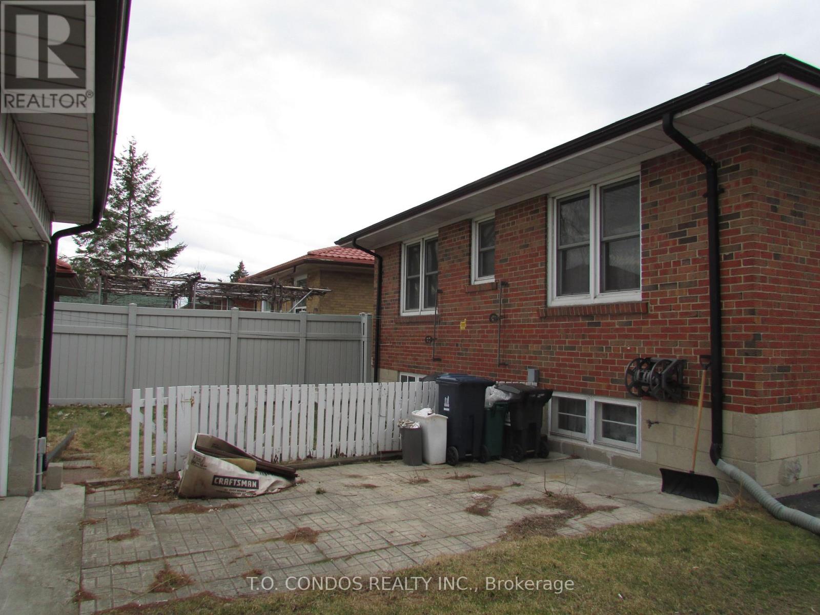 21 Black Creek Boulevard, Toronto, Ontario  M6N 2K6 - Photo 26 - W12596226