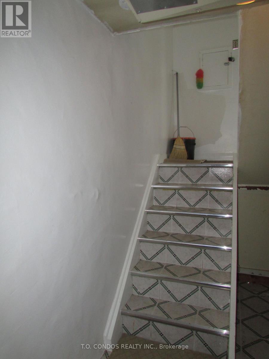 21 Black Creek Boulevard, Toronto, Ontario  M6N 2K6 - Photo 24 - W12596226