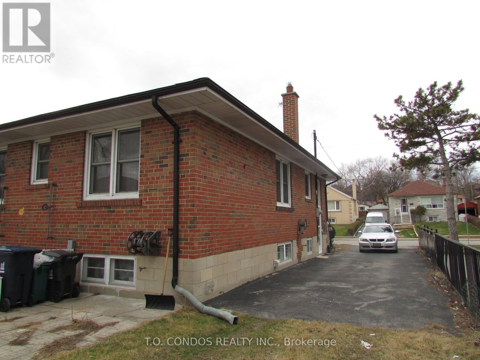 21 Black Creek Boulevard, Toronto, Ontario  M6N 2K6 - Photo 27 - W12596226