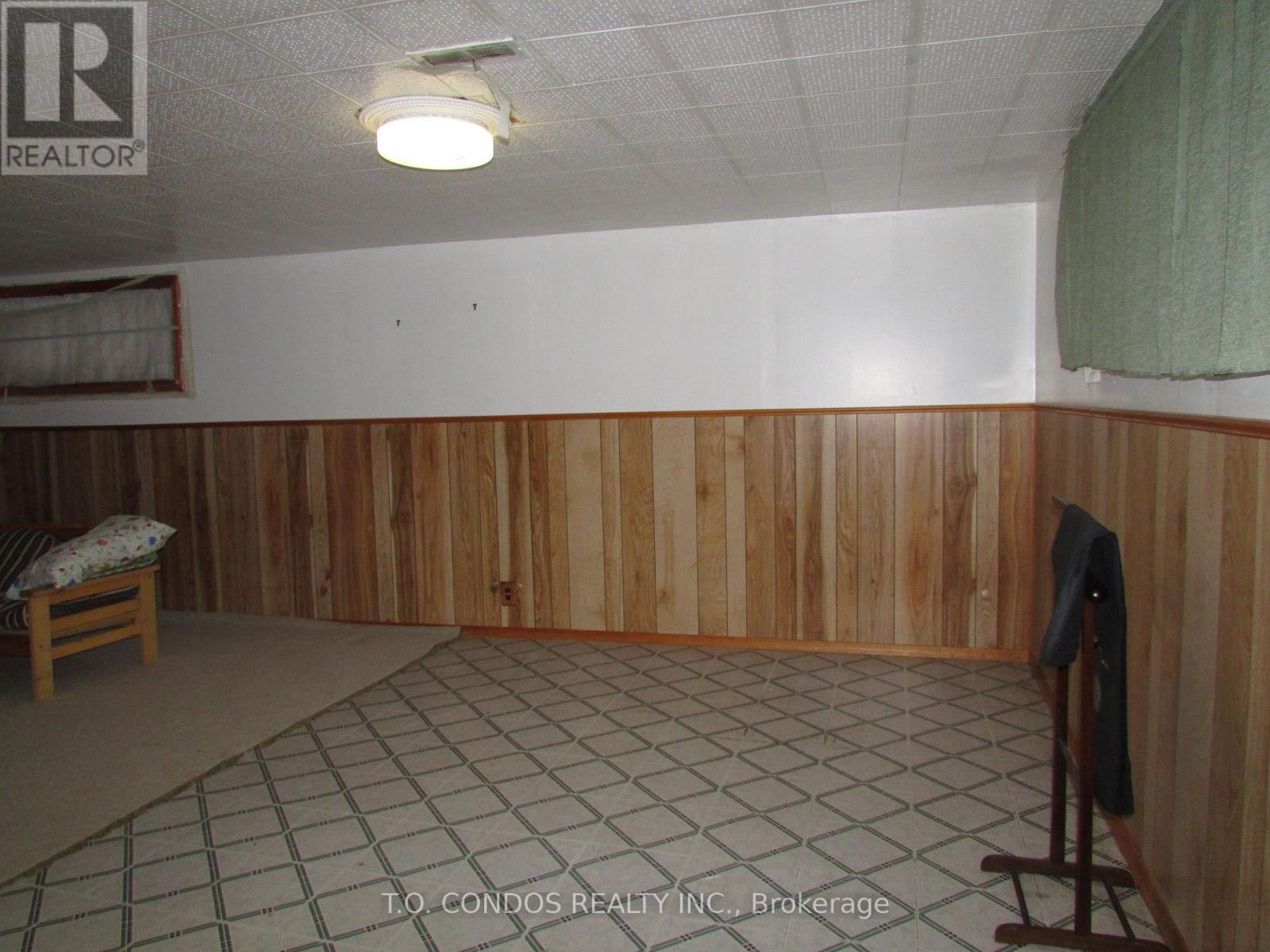 21 Black Creek Boulevard, Toronto, Ontario  M6N 2K6 - Photo 20 - W12596226