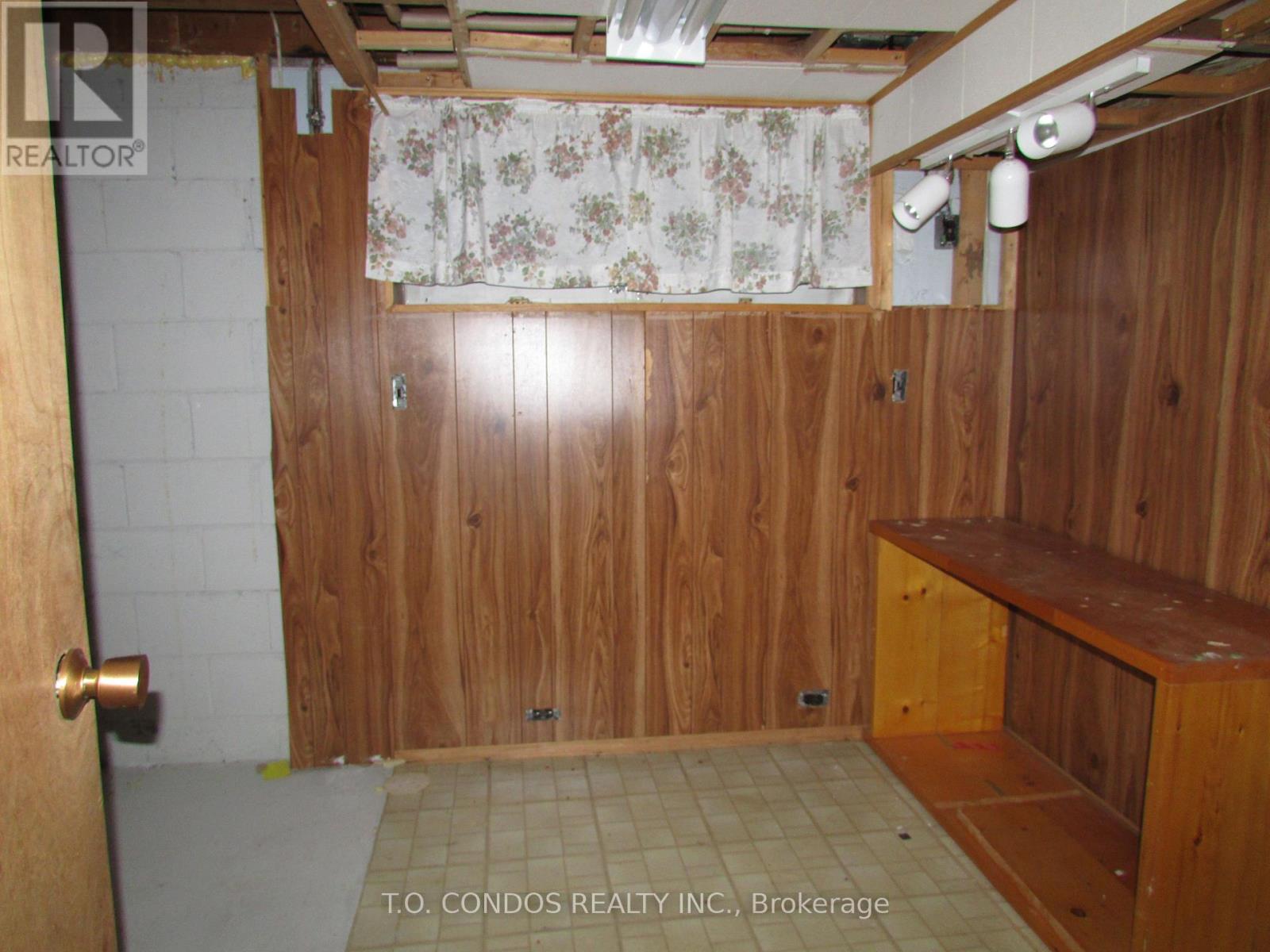 21 Black Creek Boulevard, Toronto, Ontario  M6N 2K6 - Photo 22 - W12596226