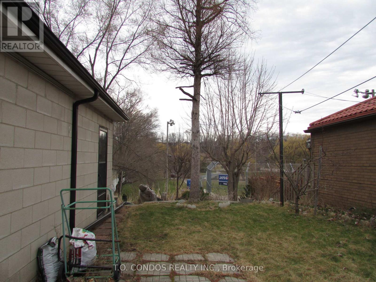 21 Black Creek Boulevard, Toronto, Ontario  M6N 2K6 - Photo 28 - W12596226