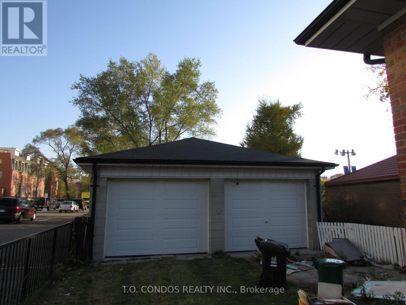 21 Black Creek Boulevard, Toronto, Ontario  M6N 2K6 - Photo 5 - W12596226