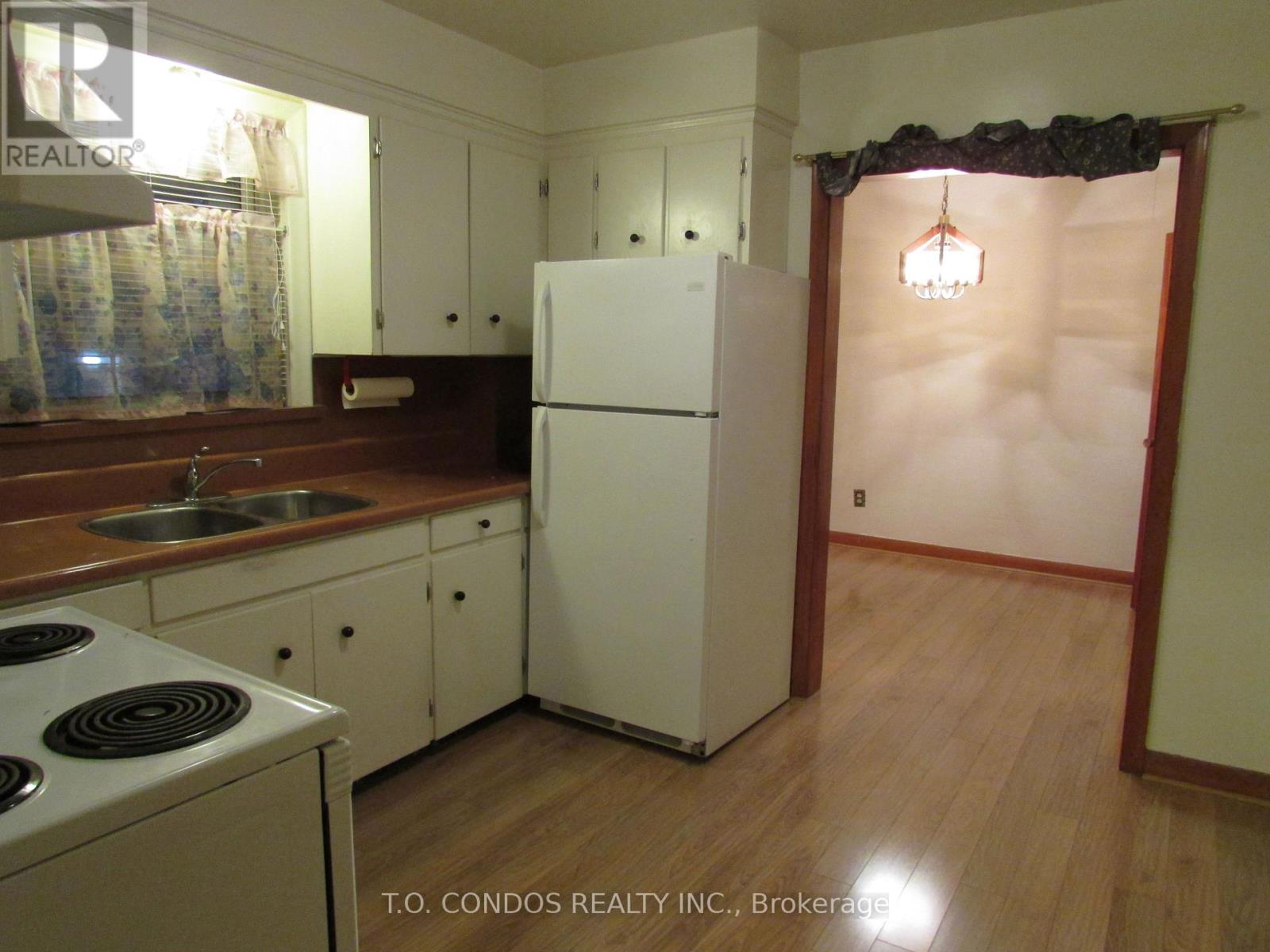 21 Black Creek Boulevard, Toronto, Ontario  M6N 2K6 - Photo 8 - W12596226