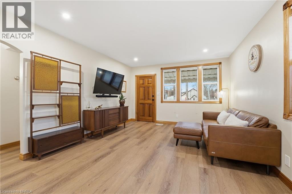 366 Wellington Street, Brantford, Ontario  N3S 4A9 - Photo 3 - 40790855