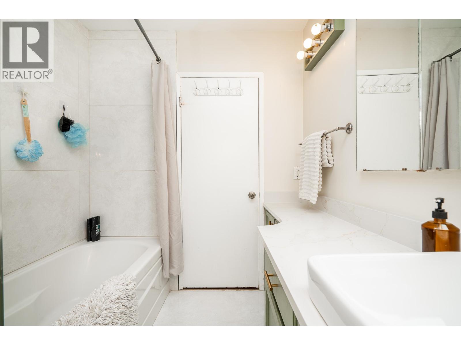 1648 Scarborough Crescent, Port Coquitlam, British Columbia V3C 2R1 - Photo 16 - R3072032