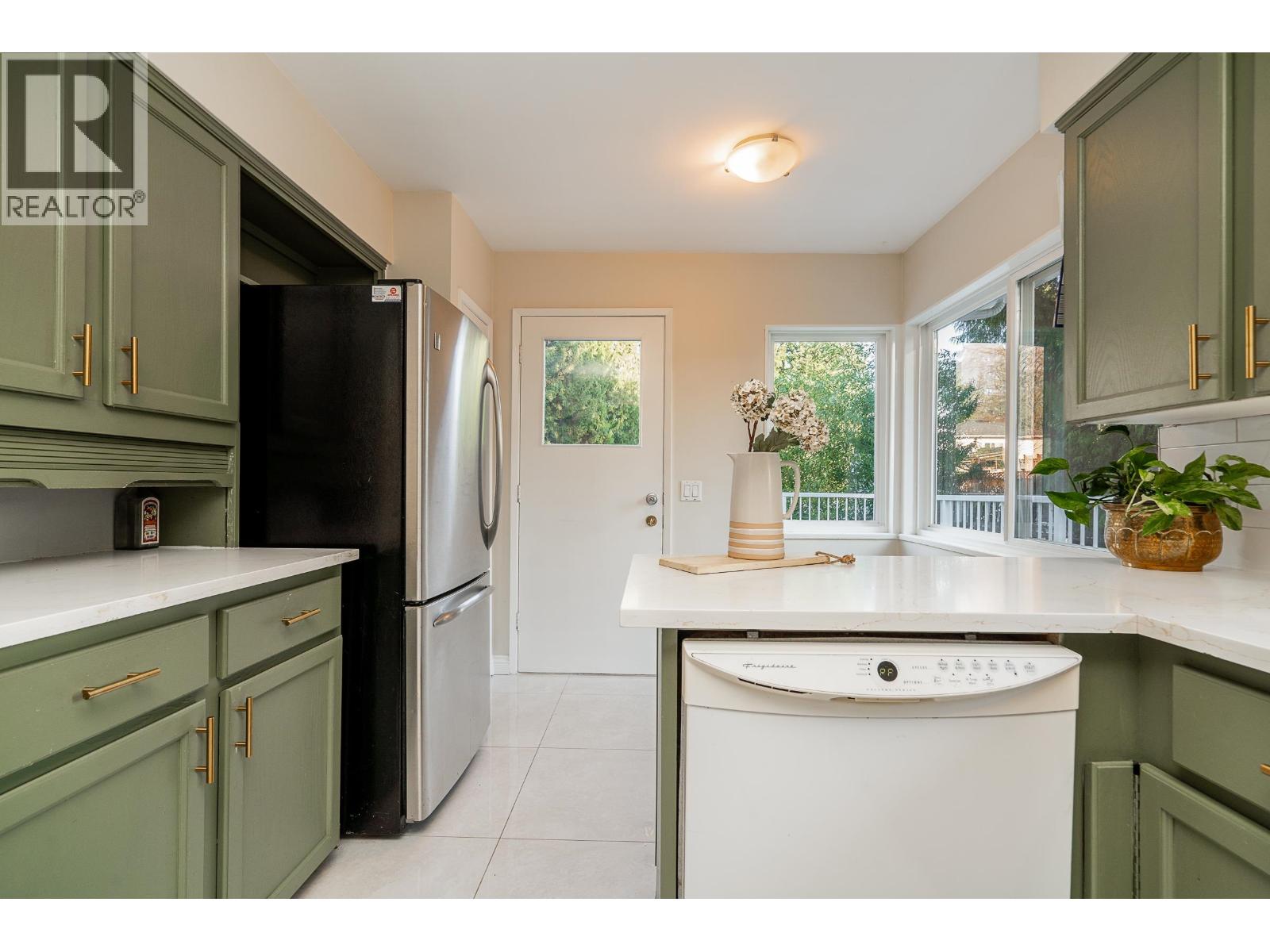 1648 Scarborough Crescent, Port Coquitlam, British Columbia V3C 2R1 - Photo 8 - R3072032