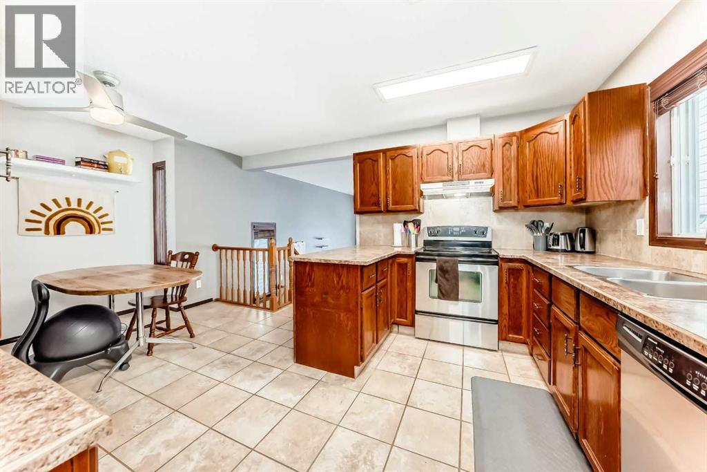 219 Sandstone Drive Nw, Calgary, Alberta  t3k 3b9 - Photo 7 - A2272588