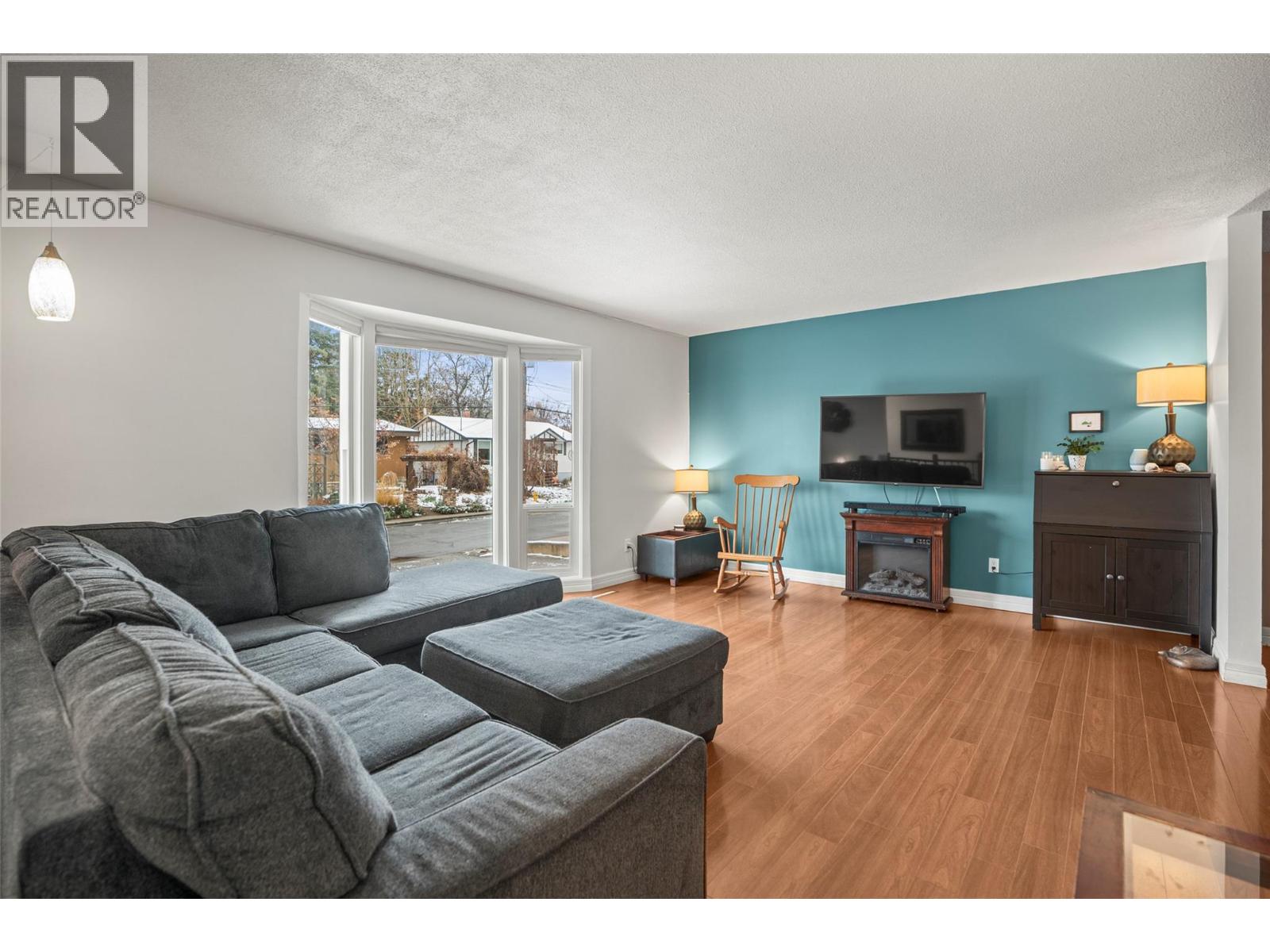 2102 41 Avenue, Vernon, British Columbia  V1T 3G8 - Photo 5 - 10370656