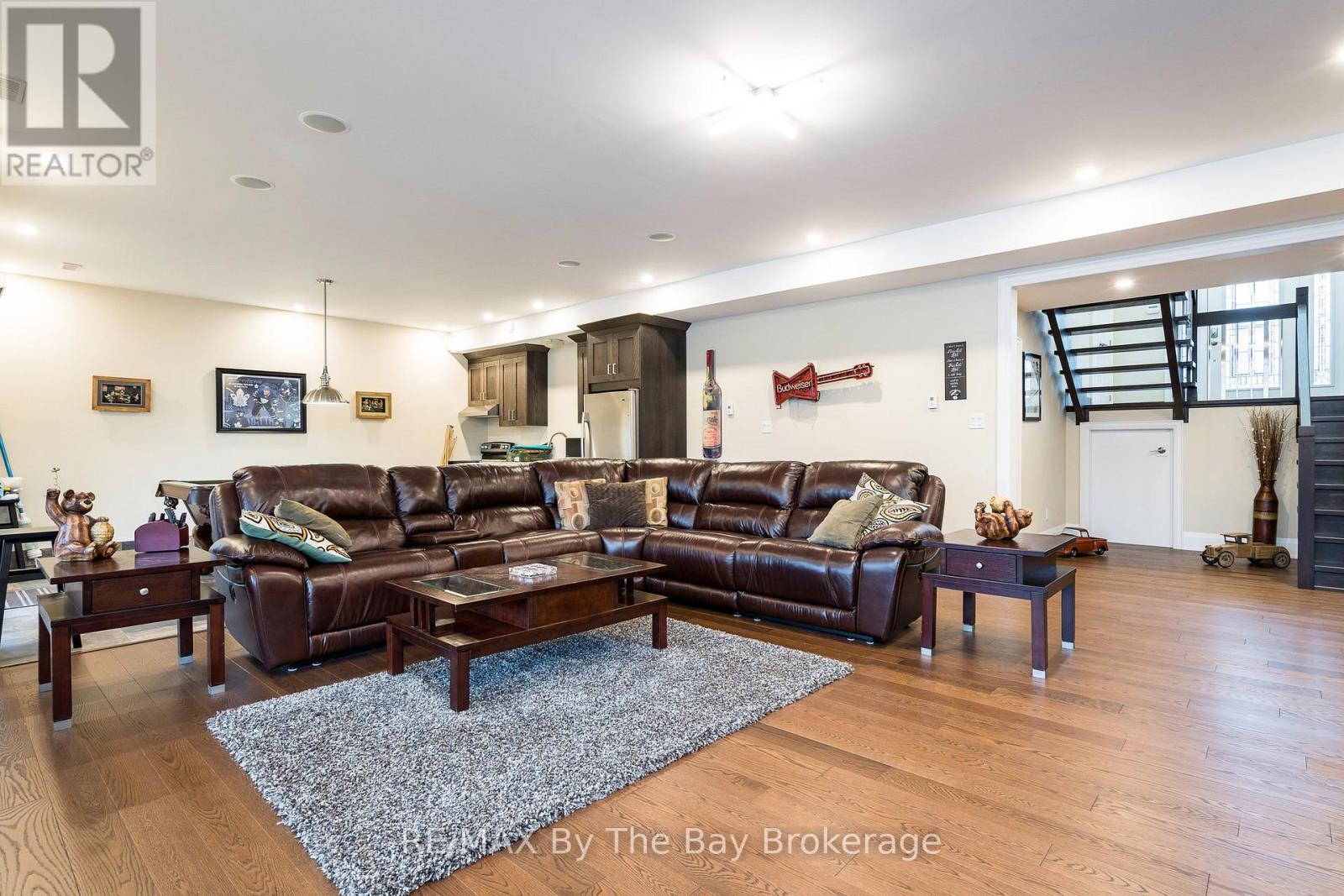 18 Edgewater Road, Wasaga Beach, Ontario  L9Z 2W3 - Photo 24 - S12400170