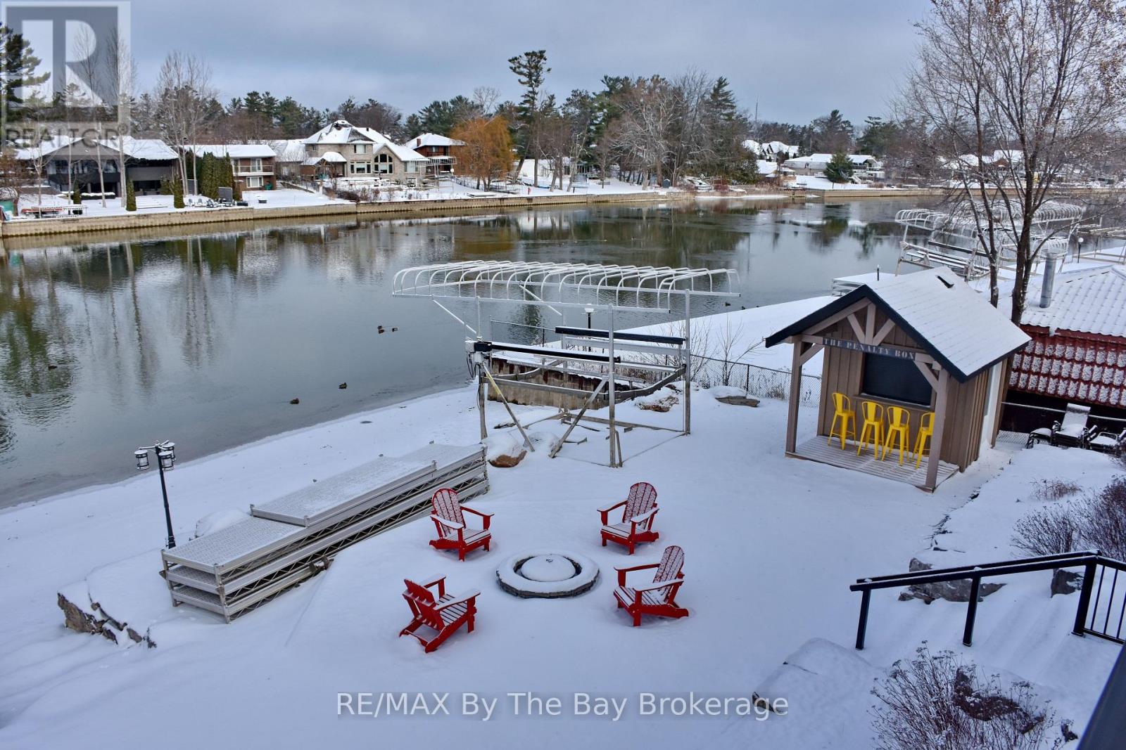 18 Edgewater Road, Wasaga Beach, Ontario  L9Z 2W3 - Photo 2 - S12400170