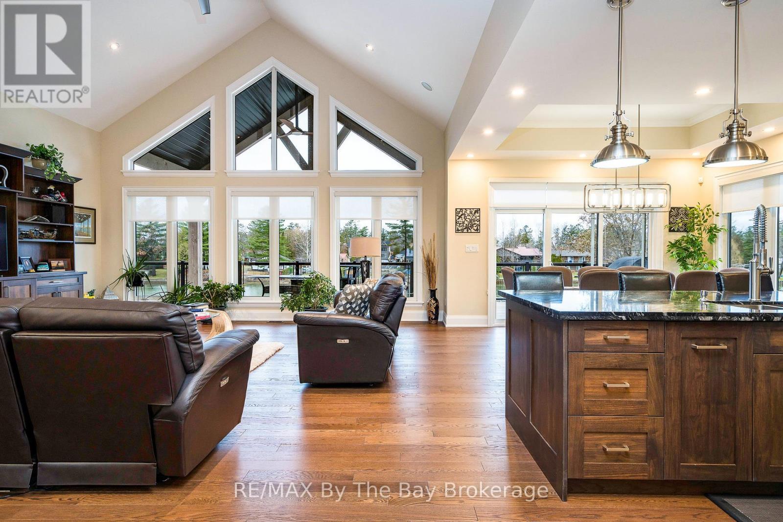 18 Edgewater Road, Wasaga Beach, Ontario  L9Z 2W3 - Photo 16 - S12400170