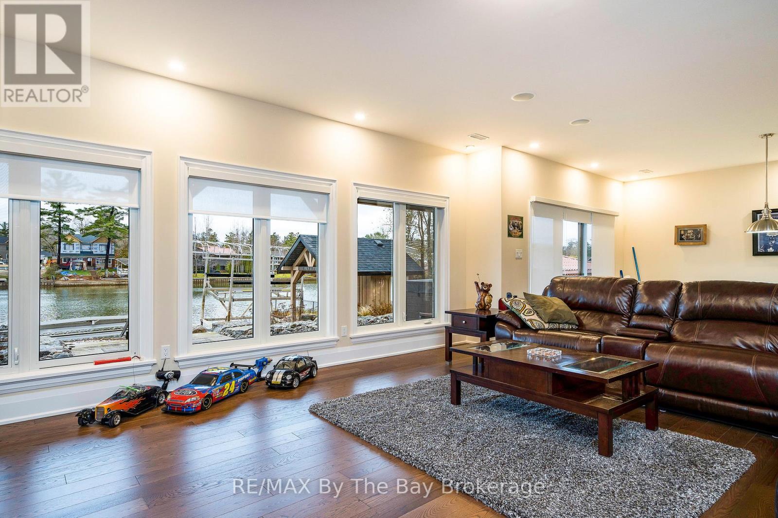 18 Edgewater Road, Wasaga Beach, Ontario  L9Z 2W3 - Photo 23 - S12400170