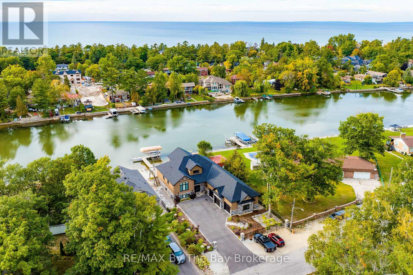 18 Edgewater Road, Wasaga Beach, Ontario  L9Z 2W3 - Photo 42 - S12400170