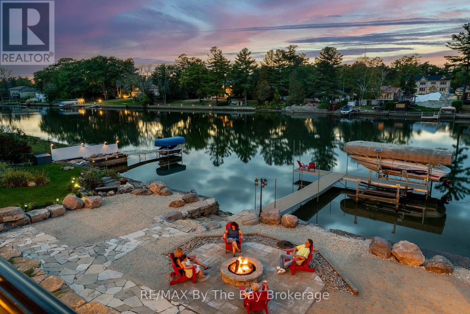 18 Edgewater Road, Wasaga Beach, Ontario  L9Z 2W3 - Photo 5 - S12400170