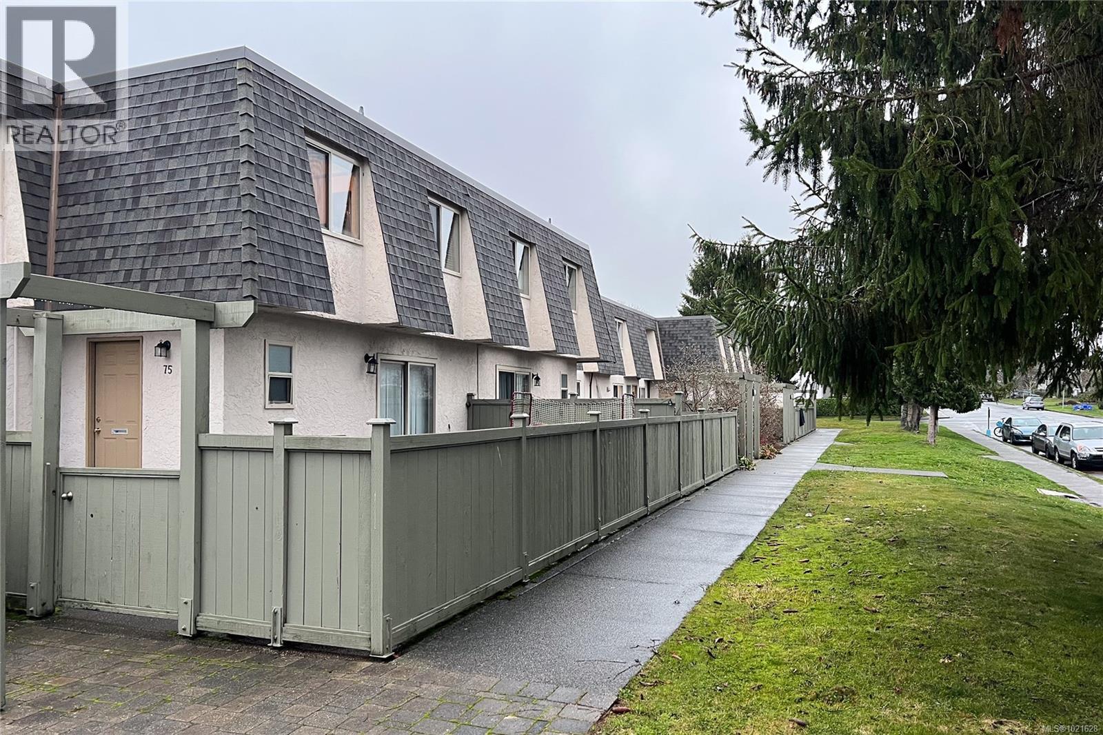 77 4061 Larchwood Dr, Saanich, British Columbia  V8V 3K4 - Photo 4 - 1021628