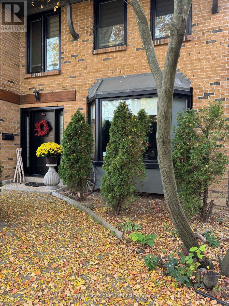 30 Chiswell Crescent, Toronto, Ontario  M2N 6E1 - Photo 2 - C12605048